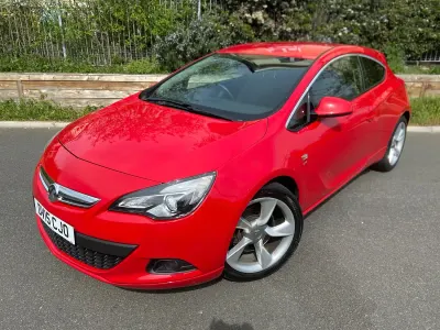 Used Vauxhall Astra SRi 136 HP (100 kW) 2015 Red Coupe