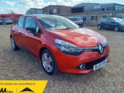 Used Renault Clio Play 75 HP (55 kW) 2016 Red Hatchback