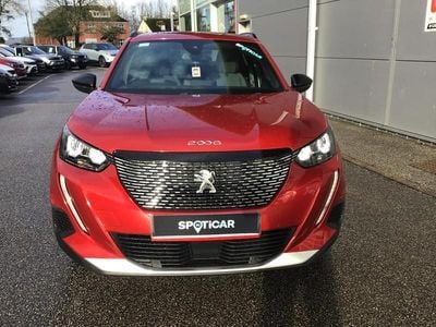 Używany Peugeot 2008 Allure+ 100 KM (73 kW) 2023 Czerwony SUV