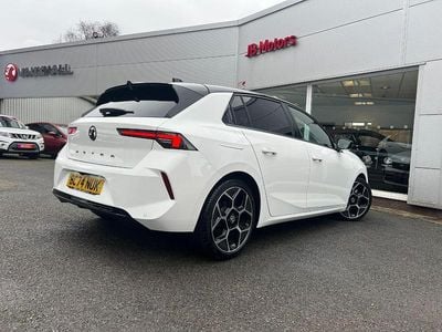 Used Vauxhall Astra Ultimate 130 HP (95 kW) 2025 Arctic white Hatchback