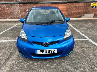 Usado Toyota Aygo 68 HP (50 kW) 2011 Azul Citadino