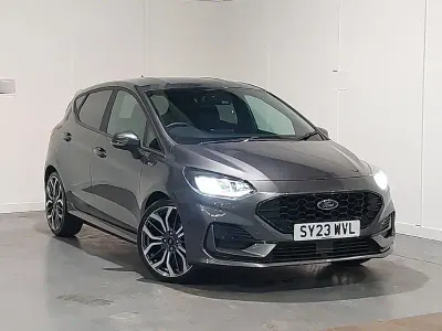 Usado Ford Fiesta ST-Line X 125 CV (91 kW) 2023 Gris Utilitario
