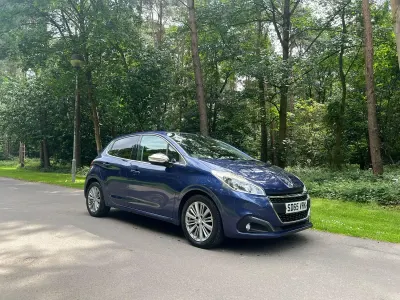 Used Peugeot 208 Allure 110 HP (80 kW) 2015 Blue Hatchback