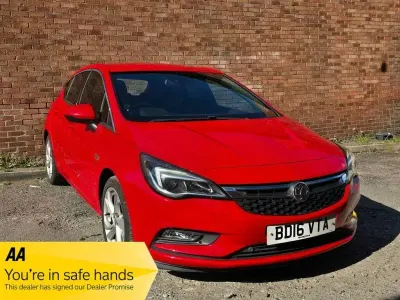Used Vauxhall Astra SRi 136 HP (100 kW) 2016 Red Hatchback