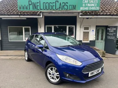 Usado Ford Fiesta Zetec 82 HP (60 kW) 2017 Azul Citadino