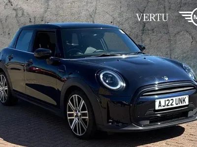 Begagnad Mini Cooper Exclusive 136 HK (100 kW) 2022 Svart Halvkombi