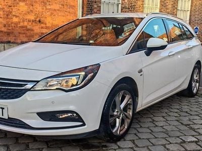 Used Vauxhall Astra SRi 136 HP (100 kW) 2017 White Estate