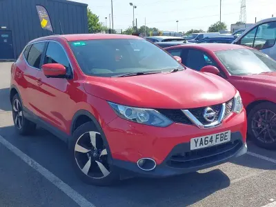 Used Nissan Qashqai N-TEC 110 HP (80 kW) 2015 Red SUV