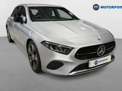 Usado Mercedes A180 Sport Edition 136 HP (100 kW) 2025 Prateado Citadino