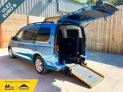 Usado VW Caddy Maxi 114 HP (83 kW) 2023 Azul Monovolume