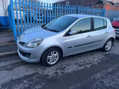 Silver Used 2006 Renault Clio II Dynamique Hatchback | £990 (Fair price)