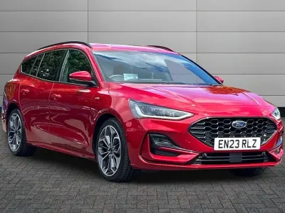 Used Ford Focus ST-Line X 125 HP (91 kW) 2023 Fantastic red Estate