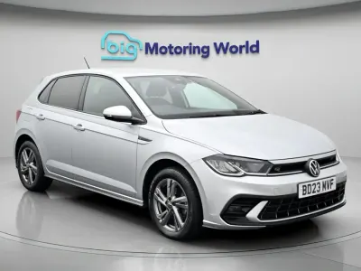 Używany VW Polo R-line 110 KM (80 kW) 2023 Srebrny Hatchback