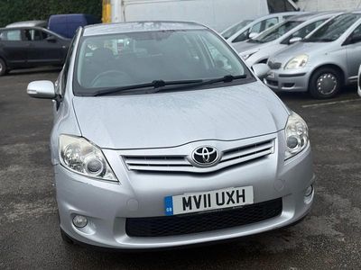Used Toyota Auris 132 HP (97 kW) 2011 Silver Hatchback