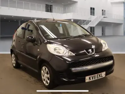 Second-hand Peugeot 107 68 CP (50 kW) 2011 Negru Hatchback