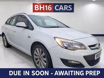 Used Vauxhall Astra 2015 White Estate
