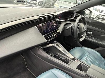 Used Peugeot 308 GT 129 HP (94 kW) 2022 White Hatchback