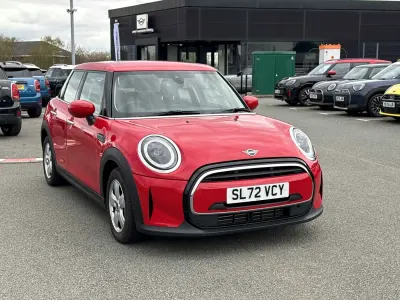 Usado Mini Cooper Classic 136 HP (100 kW) 2022 Vermelho Citadino