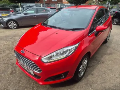 Used Ford Fiesta Zetec 82 HP (60 kW) 2015 Red Hatchback