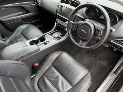 Używany Jaguar XE Prestige 2015 Czarny Sedan/Limuzyna