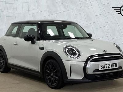 Usado Mini Cooper Classic 134 HP (98 kW) 2022 Prateado Citadino