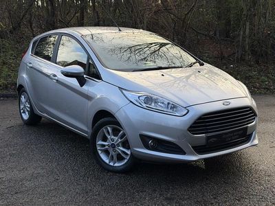 Używany Ford Fiesta Zetec 82 KM (60 kW) 2016 Srebrny Hatchback