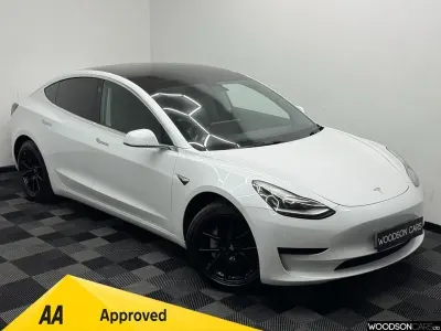Używany Tesla Model 3 Standard Range 239 kW (325 KM) 2019 Biały Sedan/Limuzyna