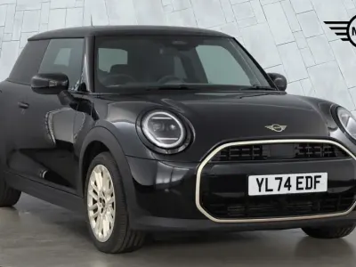 Usado Mini Cooper Hatch 113 kW (154 CV) 2025 Negro Utilitario