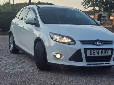 Used Ford Focus Zetec 113 HP (83 kW) 2014 White Hatchback