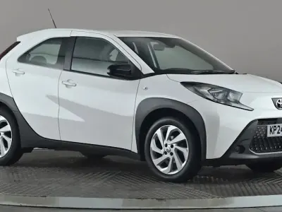Begagnad Toyota Aygo X PURE 72 HK (52 kW) 2024 Vit SUV
