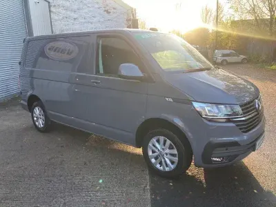 Begagnad VW Transporter Highline 150 HK (110 kW) 2021 Grå Van