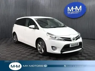 Usado Toyota Verso Trend 112 CV (82 kW) 2014 Blanco Monovolumen