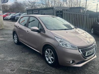 Usado Peugeot 208 Active 115 HP (84 kW) 2014 Rosa Citadino