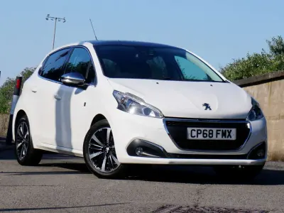 Used Peugeot 208 S 82 HP (60 kW) 2018 White Hatchback