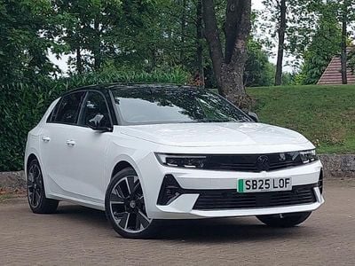 White New 2025 Vauxhall Astra Ultimate Hatchback | £23,498 (Good price)