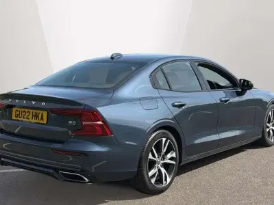 Usado Volvo S60 R-Design 250 CV (183 kW) 2022 Azul Berlina