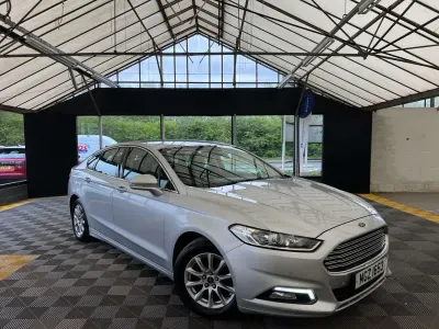 Używany Ford Mondeo Zetec 2019 Srebrny Hatchback