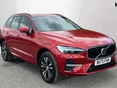 Usado Volvo XC60 Momentum 197 HP (144 kW) 2022 Vermelho SUV