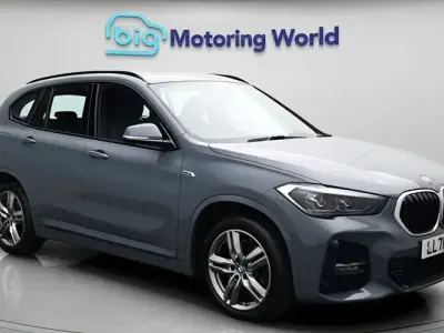 Begagnad BMW X1 M Sport 221 HK (162 kW) 2021 Grå SUV