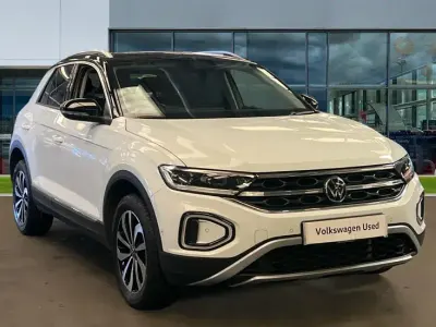 Used VW T-Roc Style 150 HP (110 kW) 2024 Pure white / black SUV