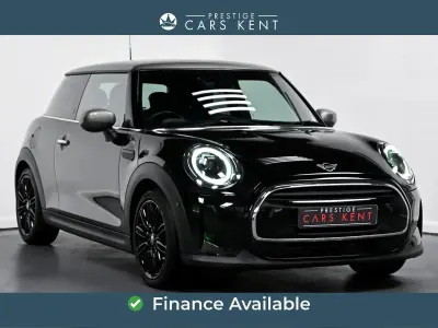 Begagnad Mini Cooper Exclusive 2021 Svart Halvkombi