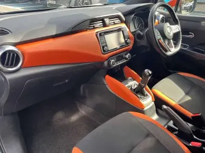 Usado Nissan Micra Tekna 90 HP (66 kW) 2017 Cinzento Citadino