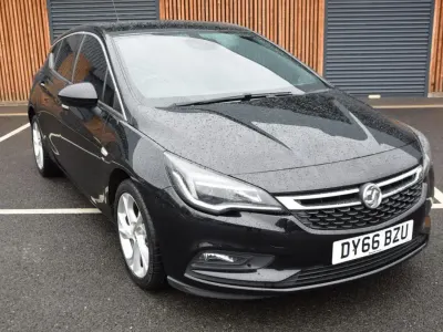 Second-hand Vauxhall Astra SRi 150 CP (110 kW) 2016 Negru Hatchback