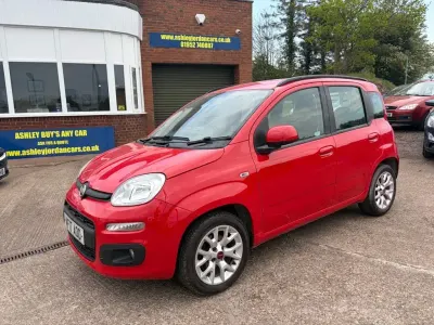 Begagnad Fiat Panda Lounge 69 HK (50 kW) 2017 Röd Halvkombi