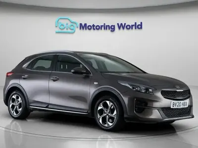 Usado Kia XCeed 118 HP (86 kW) 2020 Castanho SUV