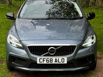 Used Volvo V40 Pro 152 HP (111 kW) 2018 Blue Hatchback