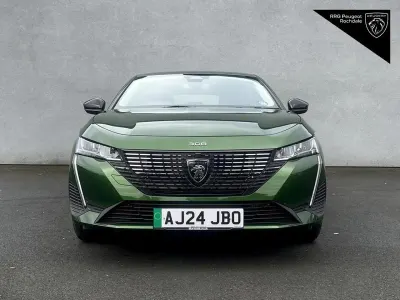 Gebraucht Peugeot e-308 Allure 114 kW (156 PS) 2024 Grün Kleinwagen