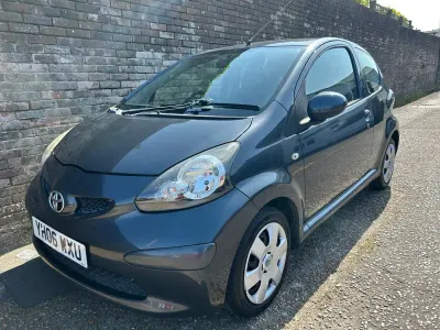 Gebraucht Toyota Aygo 67 PS (49 kW) 2006 Grau Kleinwagen