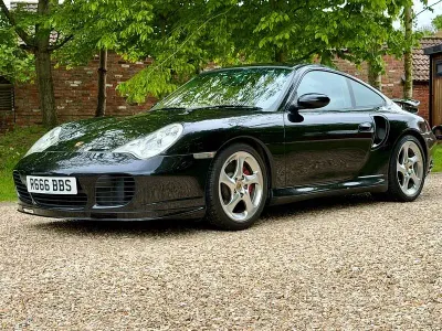 Begagnad Porsche 911 415 HK (305 kW) 2001 Svart Sportkupé