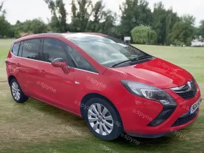 Used Vauxhall Zafira 140 HP (102 kW) 2014 Red MPV